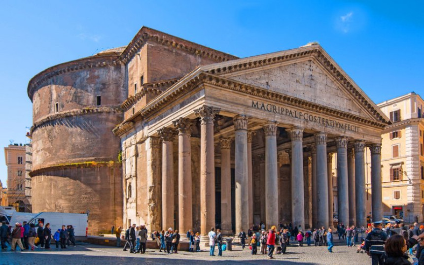Pantheon Kapısı